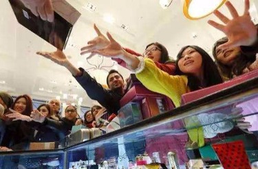 肏女孩嫩屄视频中国人依然爱赴日旅游 消费已由爆买转向网购